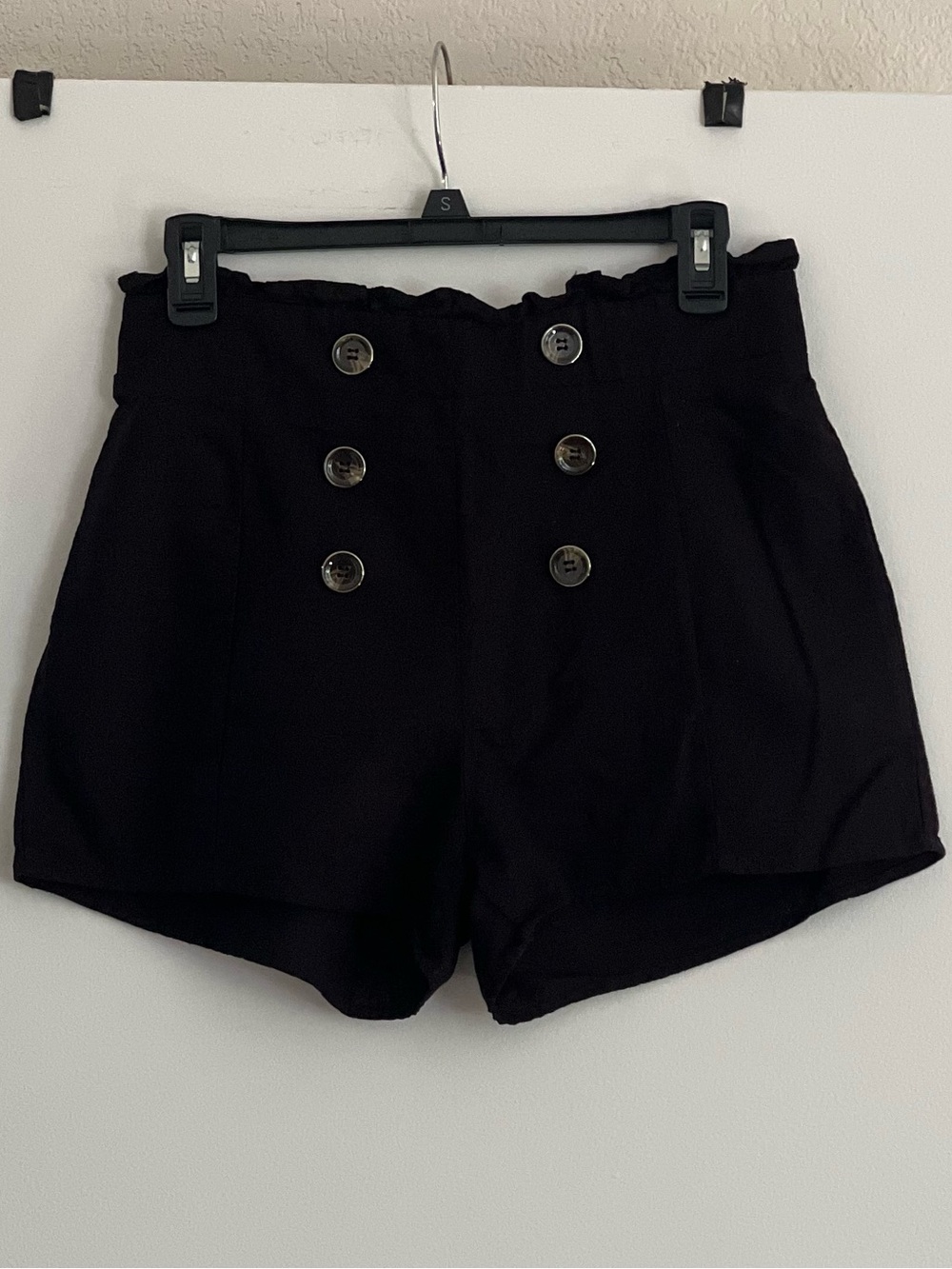 Heart Hips Black Paperbag High Waist Button-Front Shorts NWOT Large